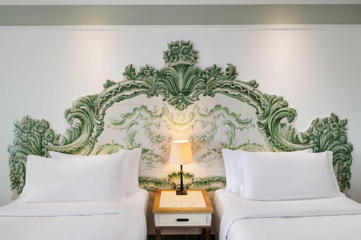 Uma cama ou camas num quarto em Pine Cliffs Hotel, a Luxury Collection Resort, Algarve