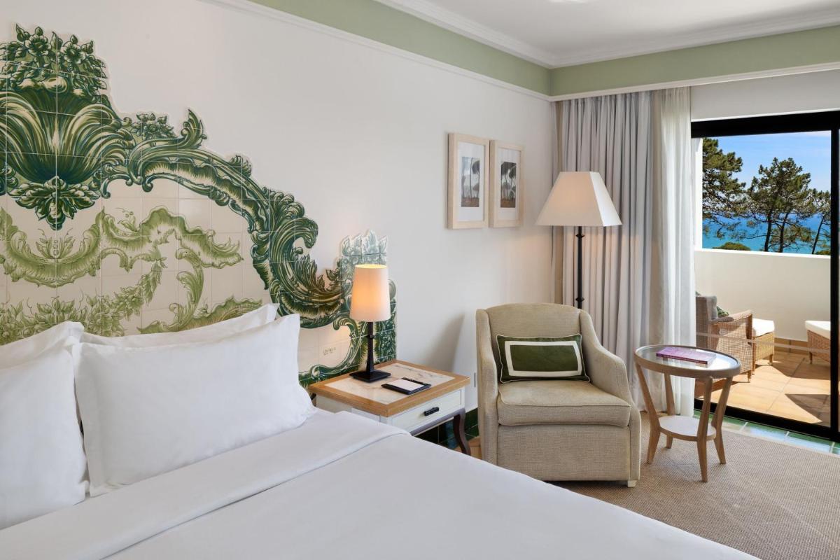 Uma cama ou camas num quarto em Pine Cliffs Hotel, a Luxury Collection Resort, Algarve