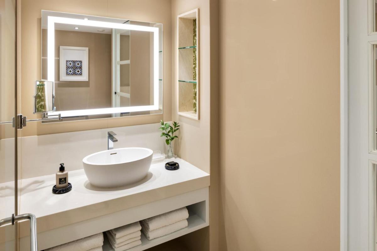 Uma casa de banho em Pine Cliffs Hotel, a Luxury Collection Resort, Algarve