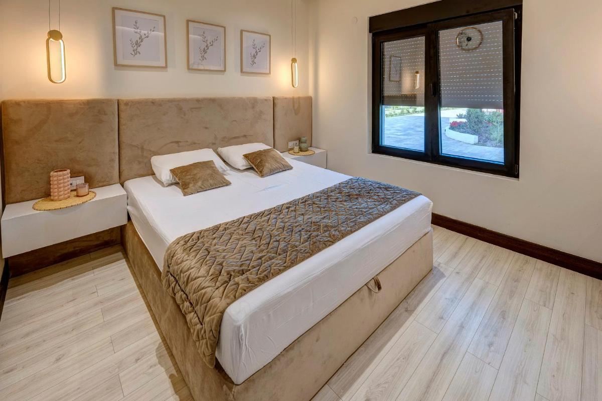 Hill Luxury House - Housity