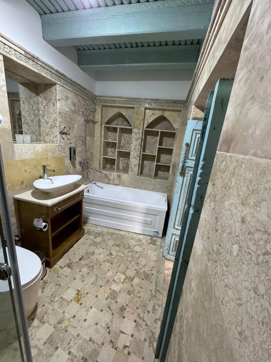 DUSTON Boutique - Housity