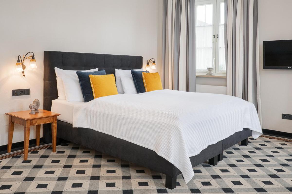 Ein Bett oder Betten in einem Zimmer der Unterkunft Hotel Gut Ising