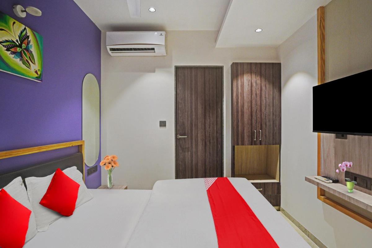 OYO Flagship The Hallmark Hotel By Wb Inn - Housity