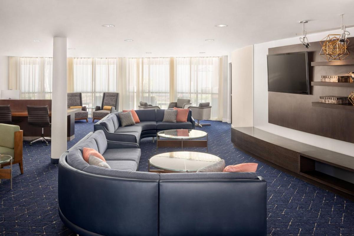 Courtyard by Marriott Portland Airport - Housity
