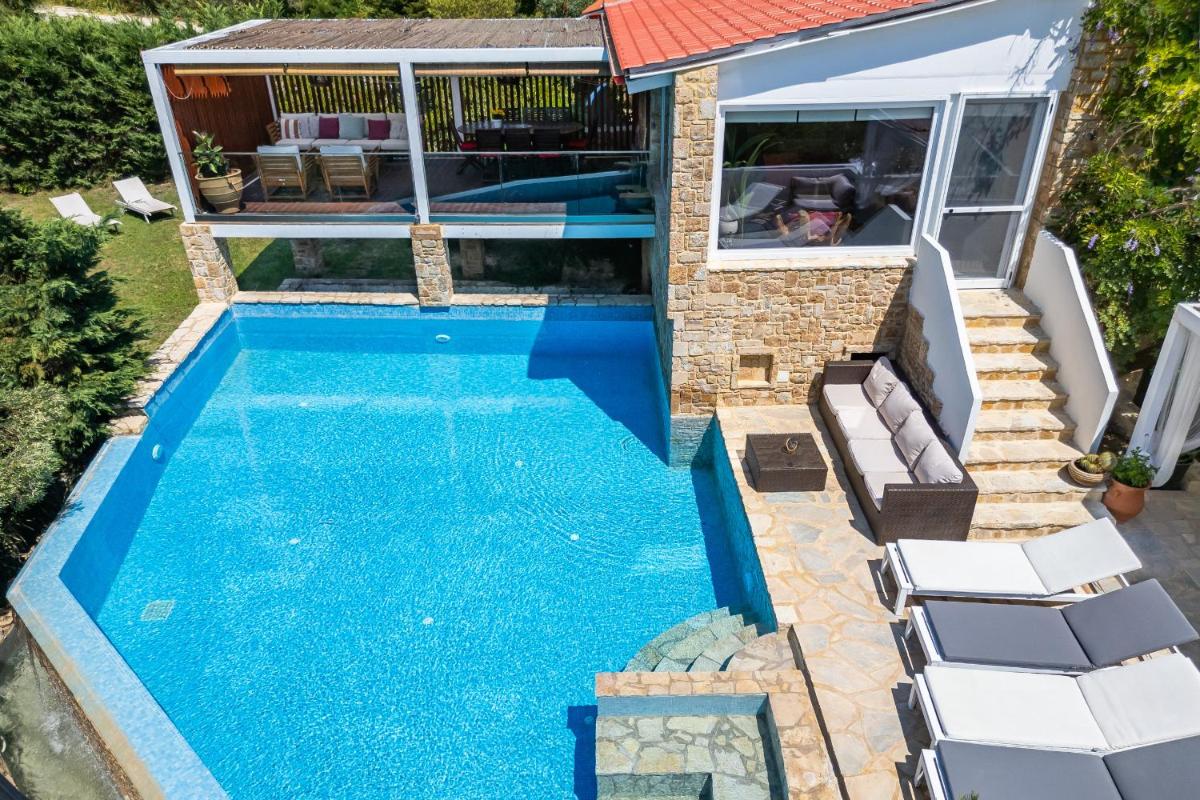 Maria Elena Villas II - Housity
