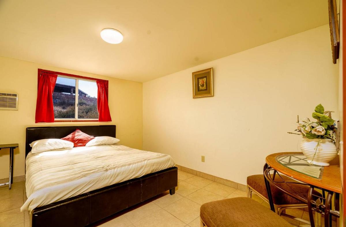 Beach Bungalow, Pool and direct Beach Access - Housity