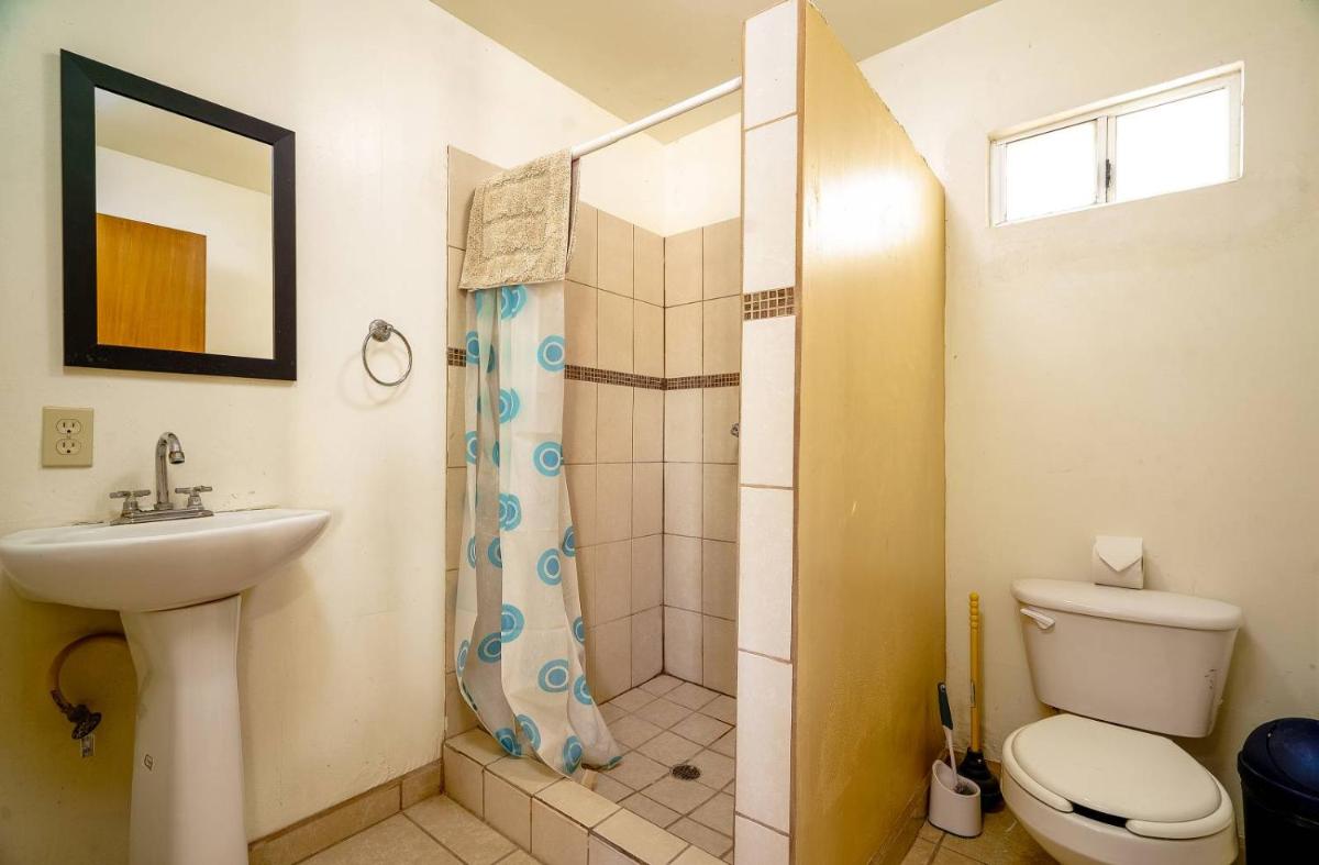 Beach Bungalow, Pool and direct Beach Access - Housity
