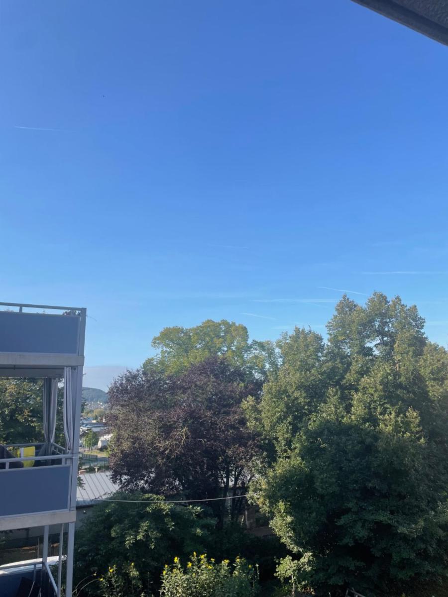 Helles Zimmer in Wohnung mit Balkon - Housity