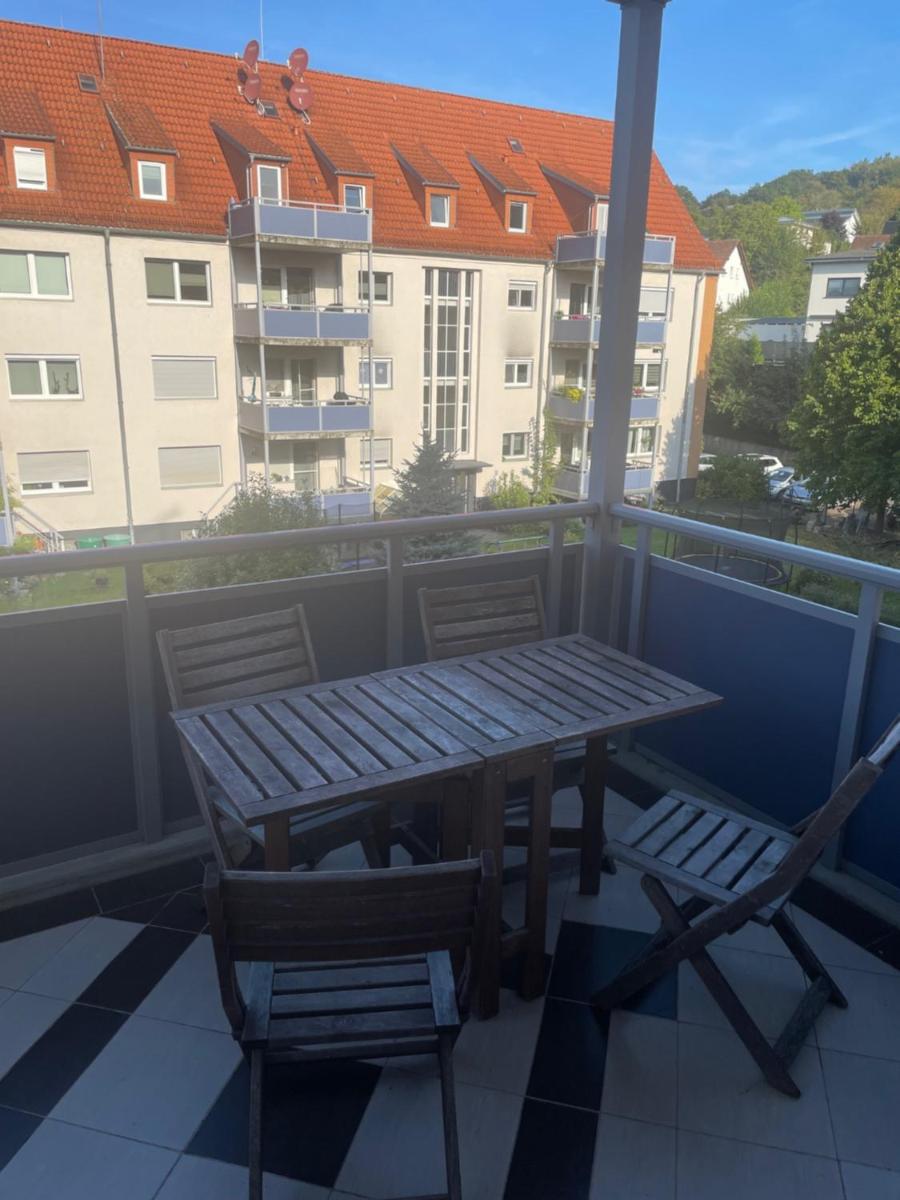 Helles Zimmer in Wohnung mit Balkon - Housity