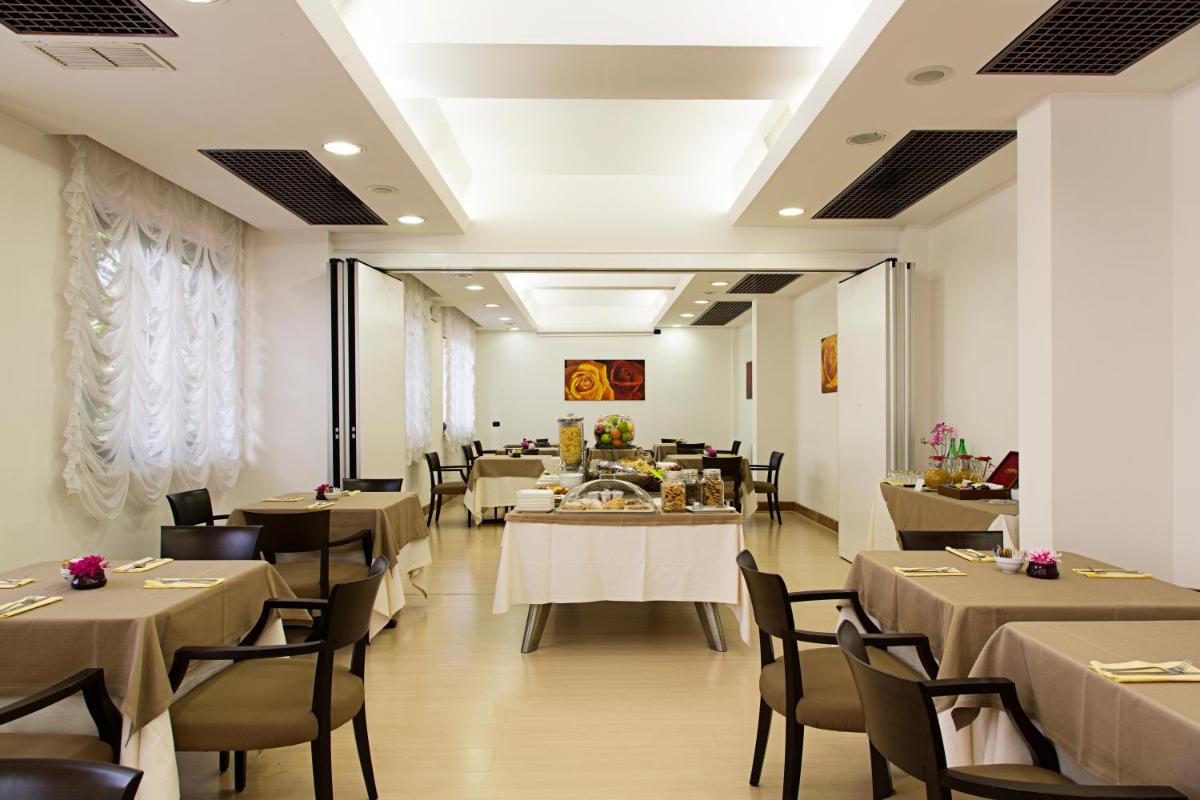 Hotel Palace 2000 - Housity