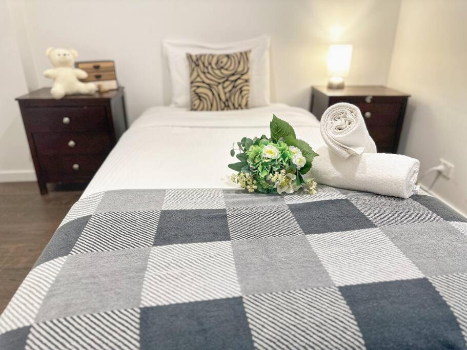 Suitetrails - WE107 - 2 BR Modern Apartment with Study Room