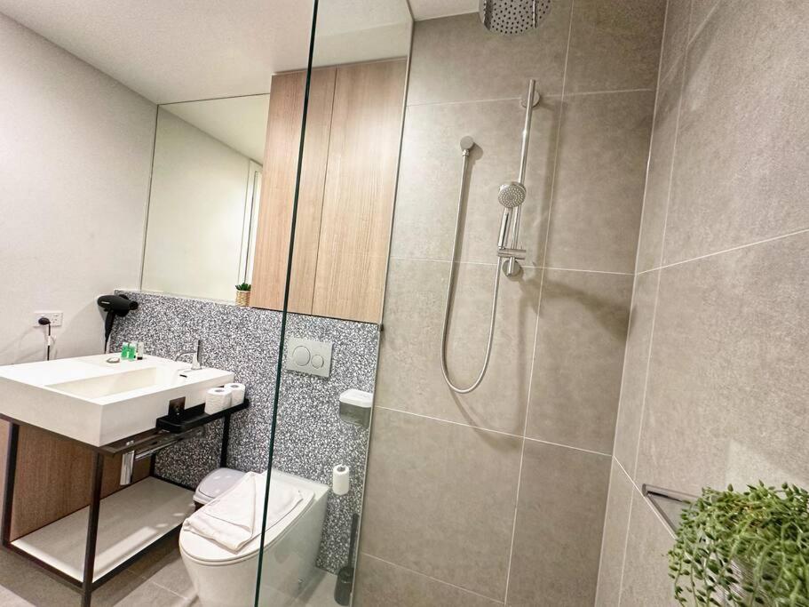 Suitetrails - WE107 - 2 BR Modern Apartment with Study Room