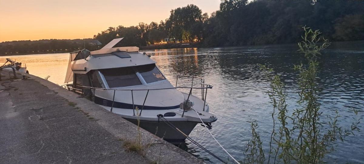 HEBERGEMENT Bateau à Quai - Housity
