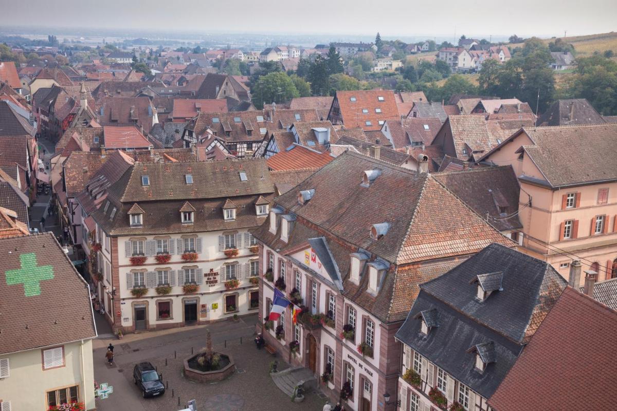 Vue générale sur Ribeauvillé ou vue de la ville depuis l'hôtel