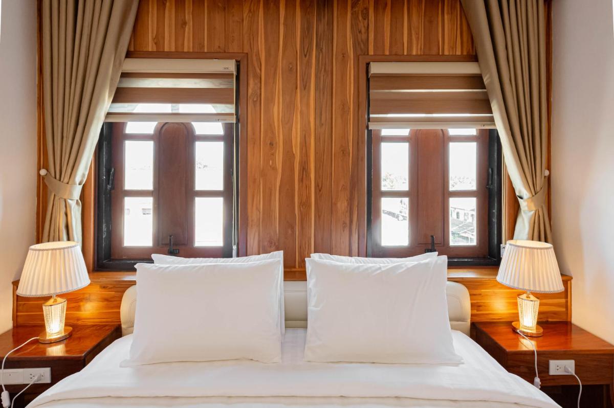 Merry Riverside Hotel - Housity
