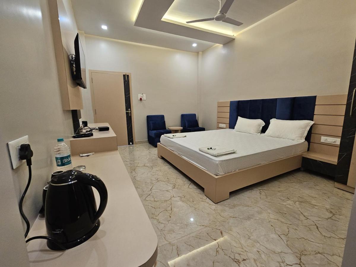 Hotel Rishiraj - Housity
