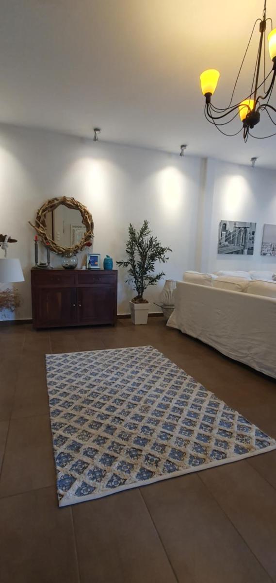 Helen of Troy House - Housity