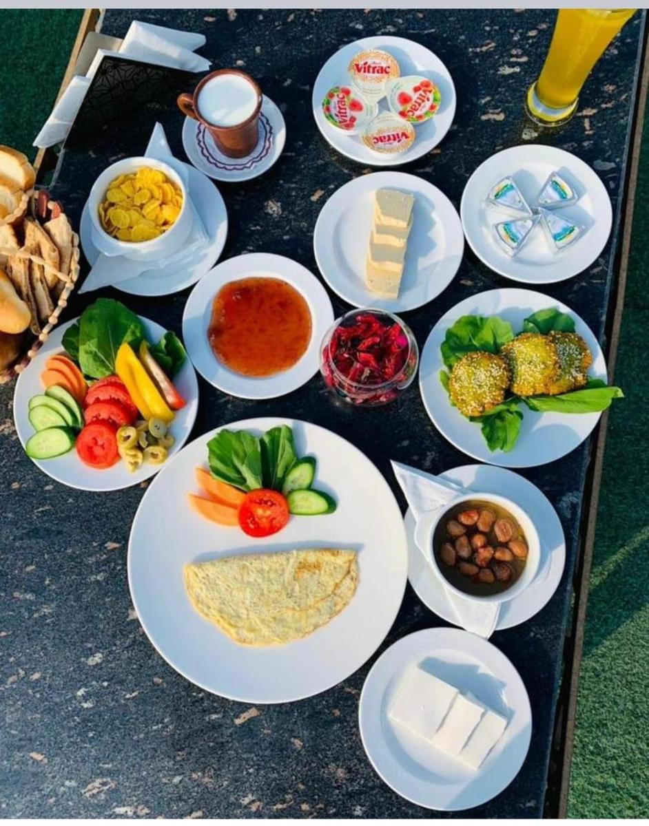 Queen pyramids view - Housity