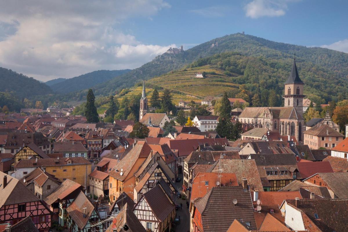 Vue générale sur la montagne ou vue sur la montagne depuis l'hôtel