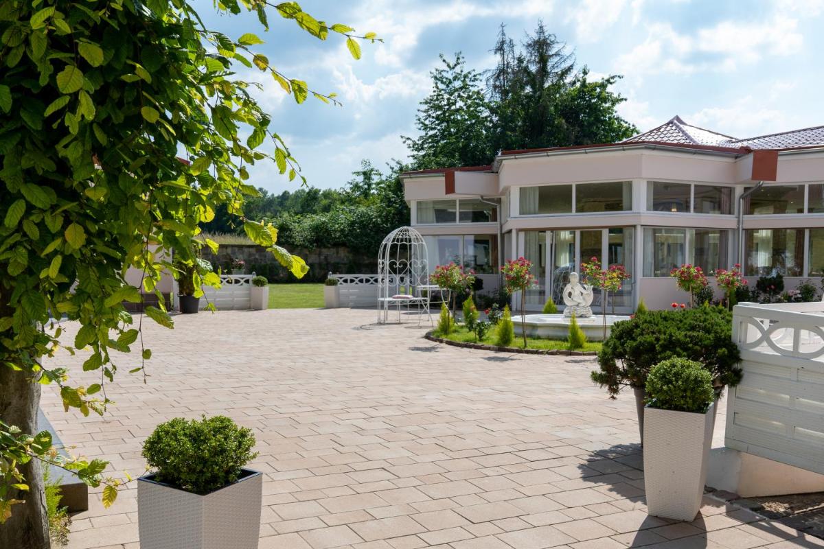 Schlosshotel Wilhelmsthal - Housity