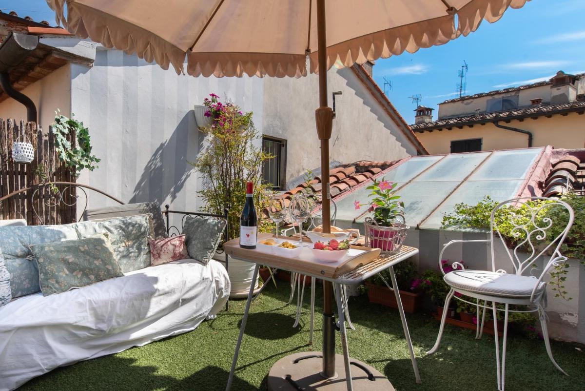 BIBI BOUTIQUE AREZZO Camere deluxe Cartazucchero & Cioccolato - Housity