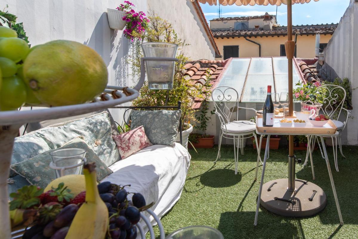BIBI BOUTIQUE AREZZO Living Suite Rosafragola & Verdeconiglio - Housity