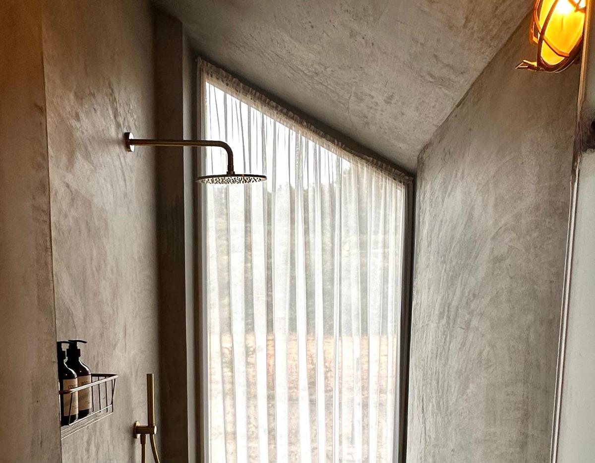 Uma casa de banho em Carmo's Boutique Hotel - Small Luxury Hotels of the World