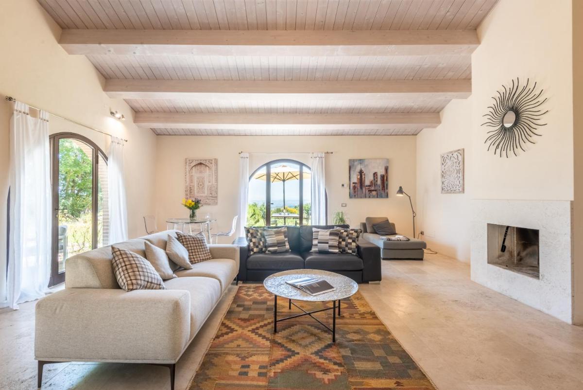 Villa Falco with terrace and garden - Cignella Resort Tuscany - Housity