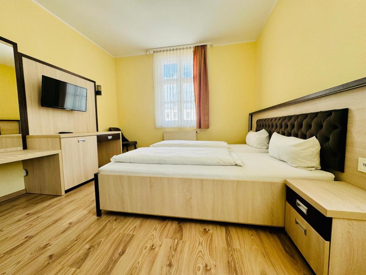 Hotel Deutsches Haus und Restaurant Olympia - Housity