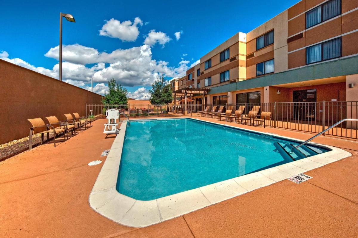 Courtyard by Marriott Alexandria - Housity