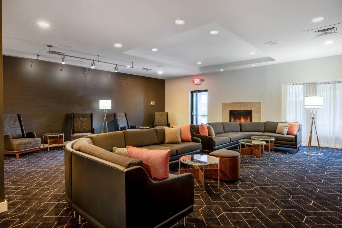 Courtyard Columbus Airport - Housity