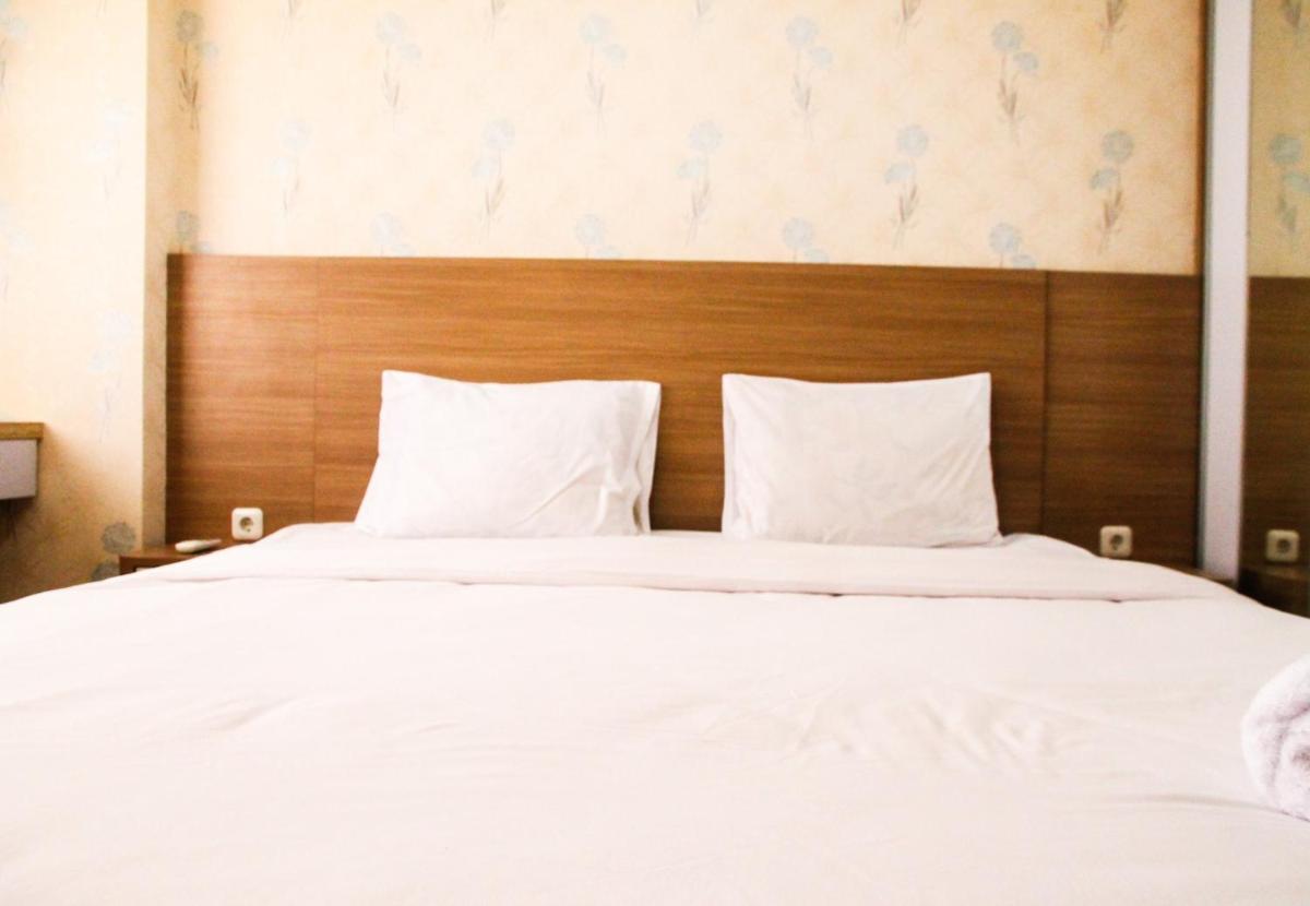 Cozy and Elegant 1BR Apartment Belmont Residence Puri By Travelio - Housity
