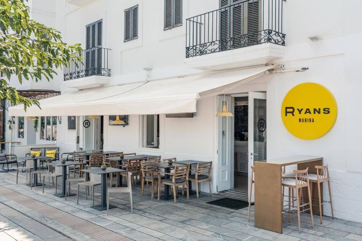 Ryans La Marina - Housity