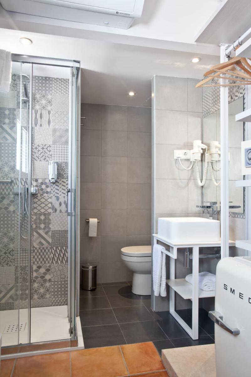 Ryans La Marina - Housity