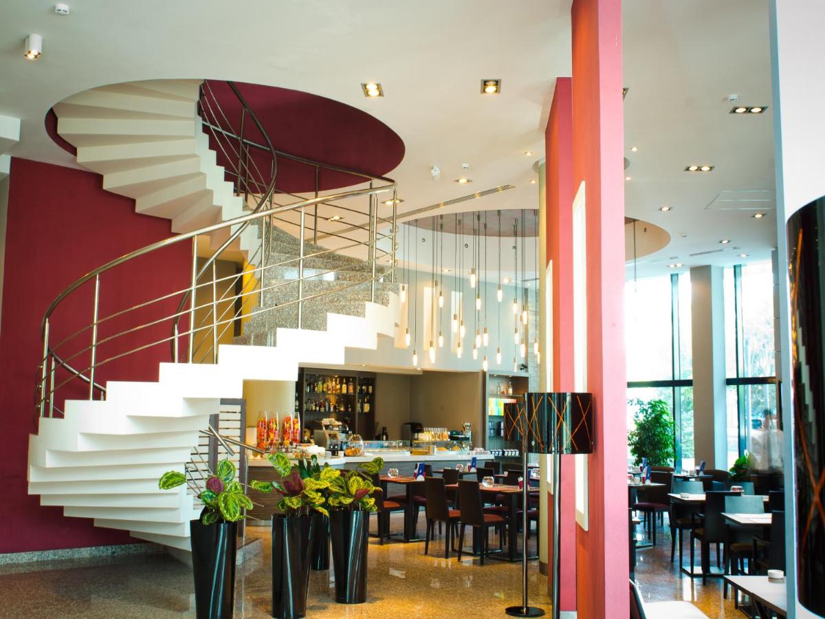 Chirag Plaza Hotel - Housity