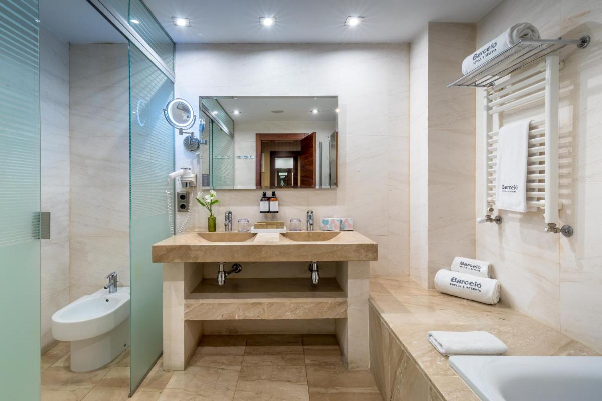 Un baño de Barceló Granada Congress