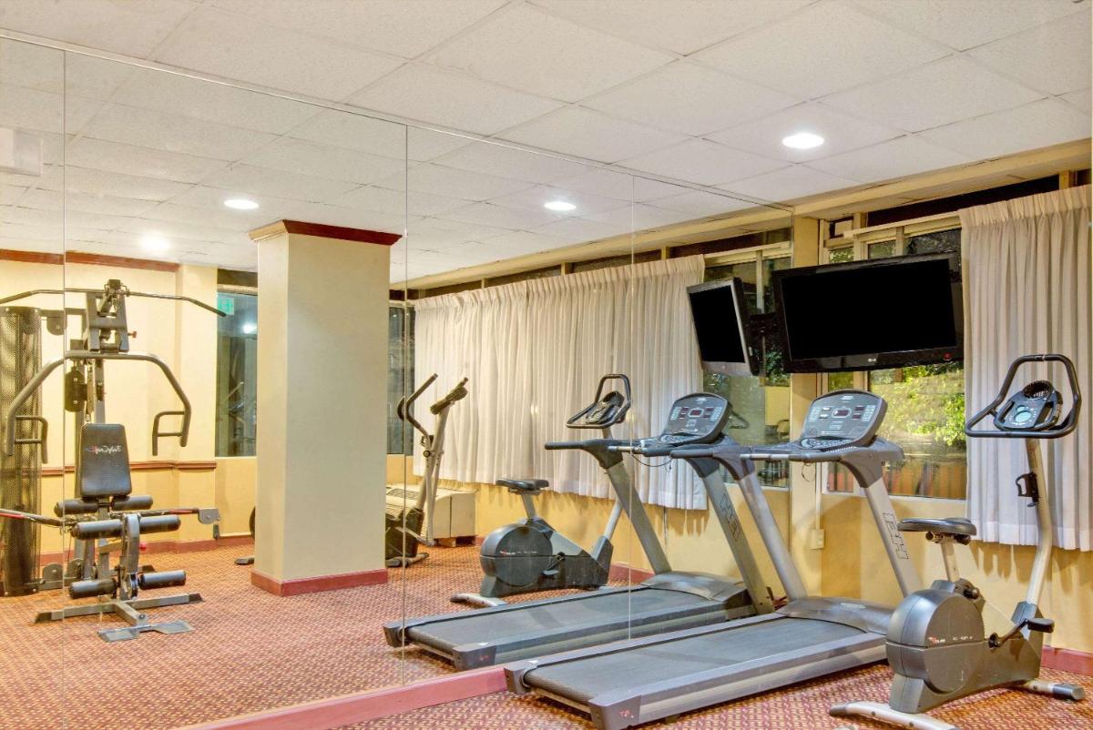 Days Inn by Wyndham Towson - Housity