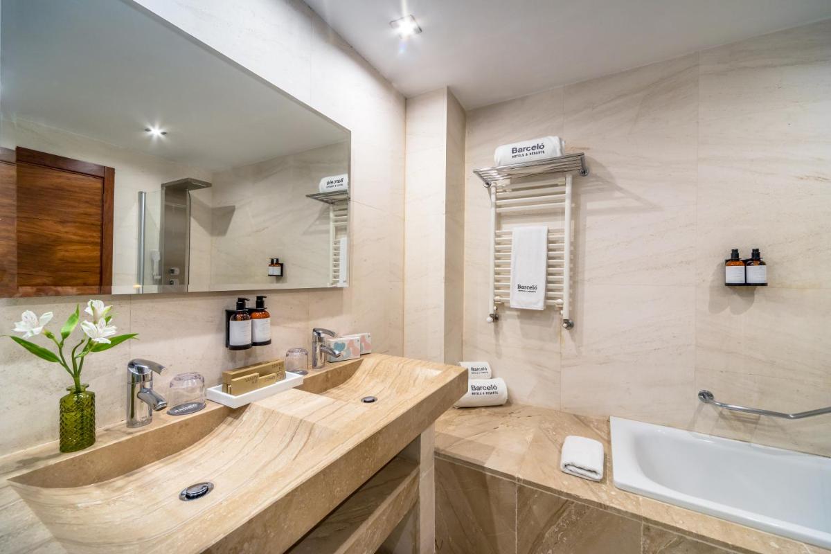 Un baño de Barceló Granada Congress
