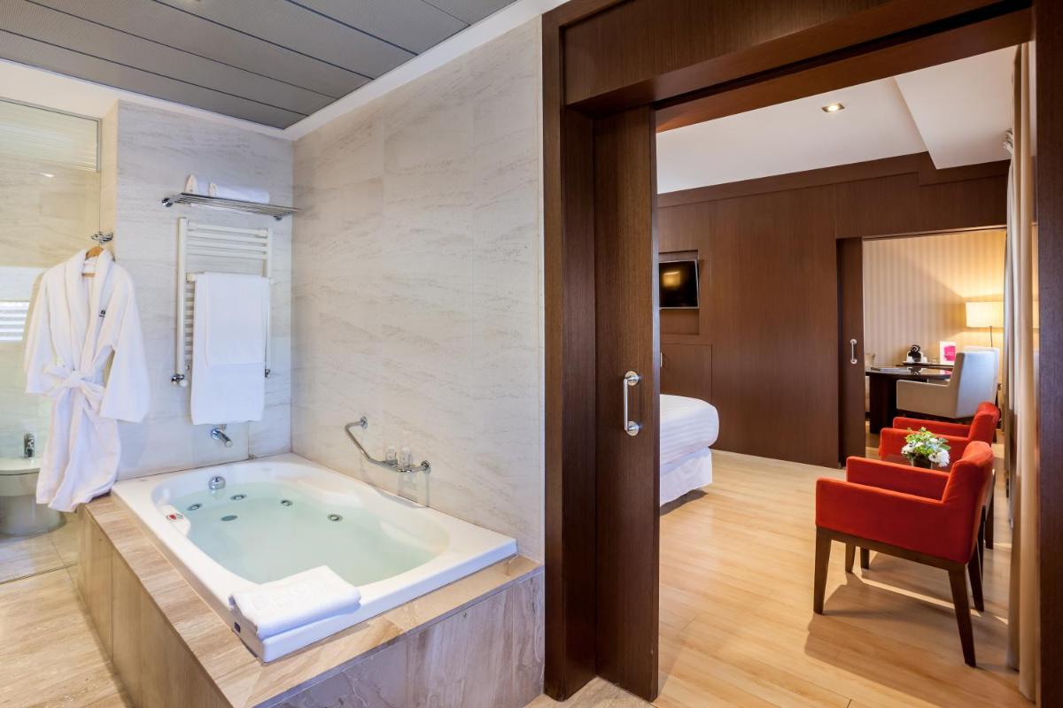 Un baño de Barceló Granada Congress