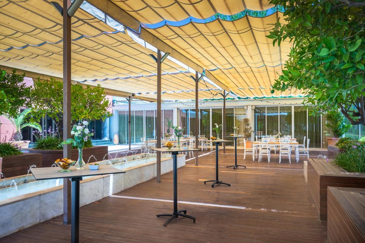 Un restaurante o sitio para comer en Barceló Granada Congress