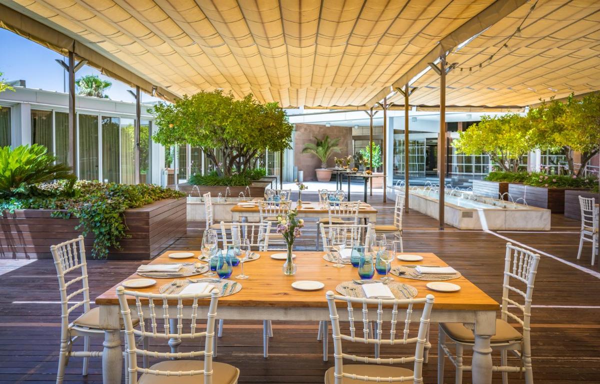 Un restaurante o sitio para comer en Barceló Granada Congress
