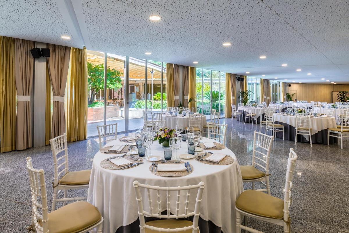 Un restaurante o sitio para comer en Barceló Granada Congress