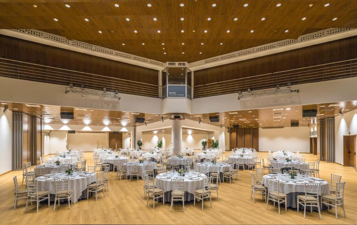 Un restaurante o sitio para comer en Barceló Granada Congress