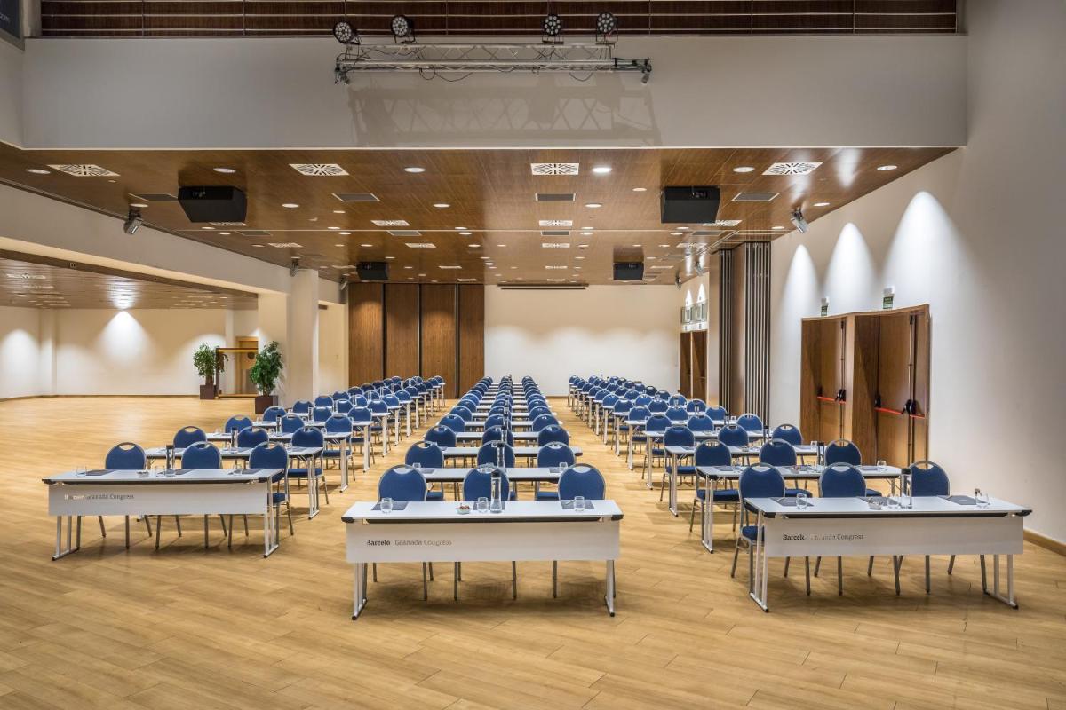 Zona business o sala de conferencias en Barceló Granada Congress