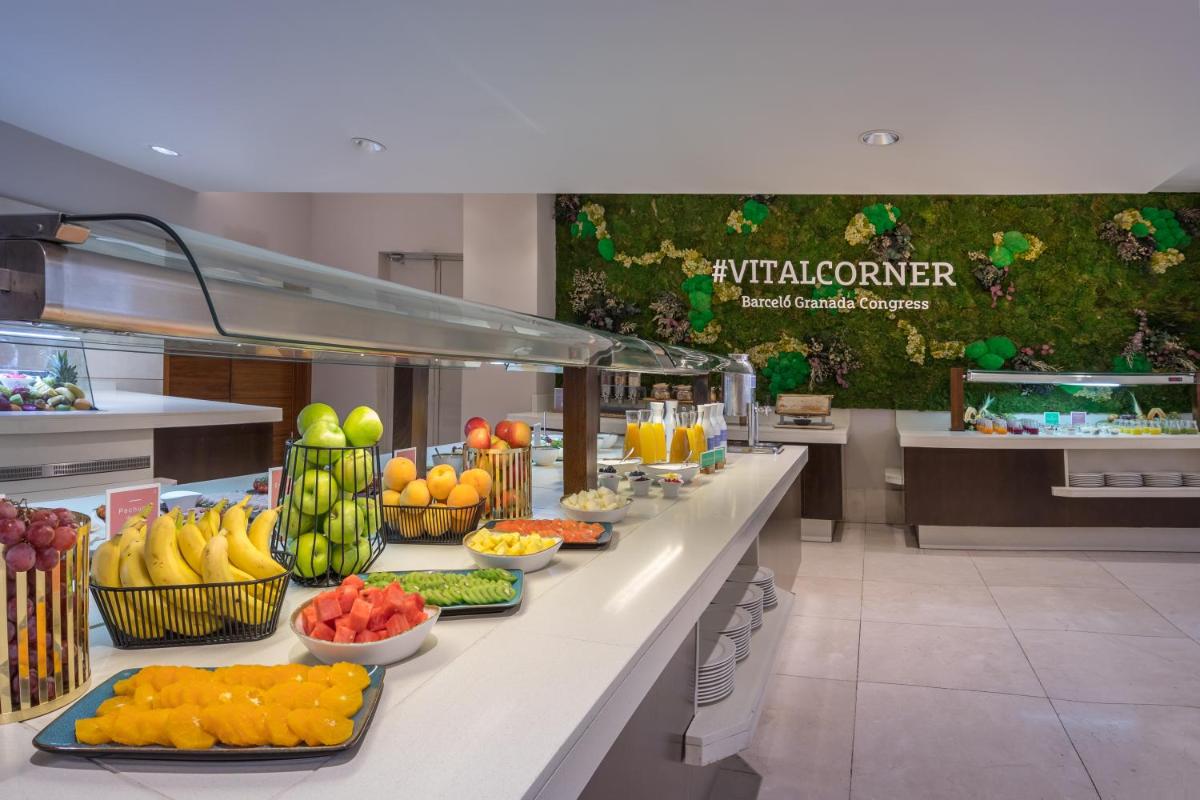 Comida en o cerca de este hotel