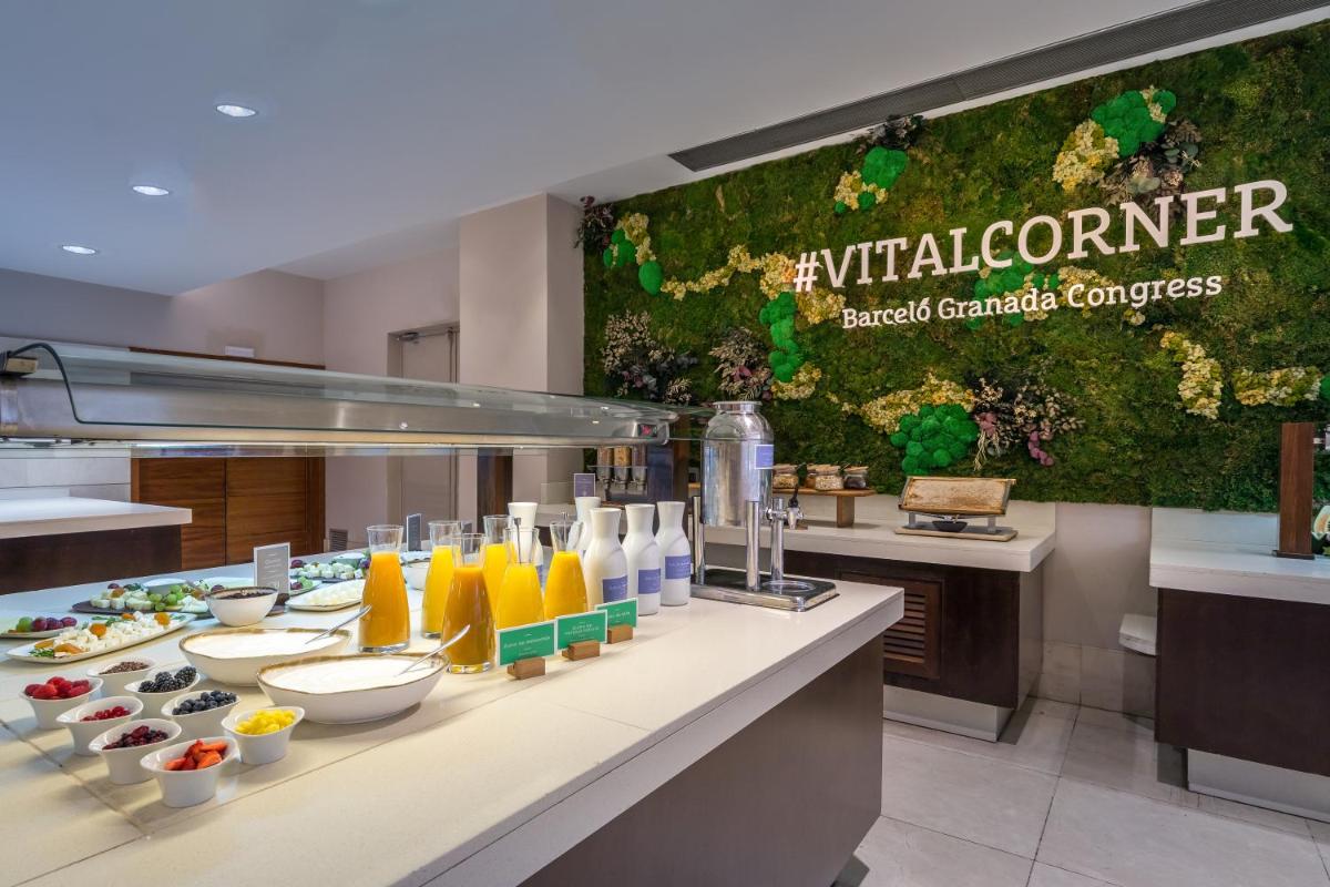 Comida en o cerca de este hotel