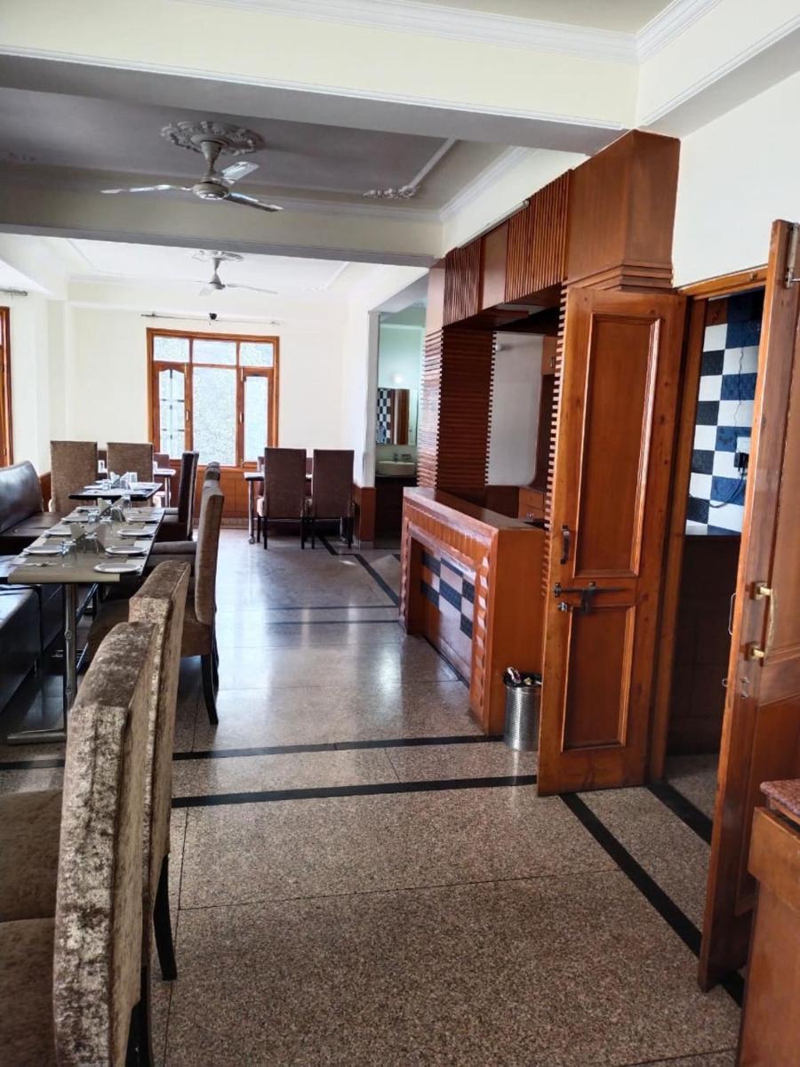 Suitetrails - ALPS Sunshine Regency !! Ample Private Parking Space ! Restaurant ! Located on Main Highway