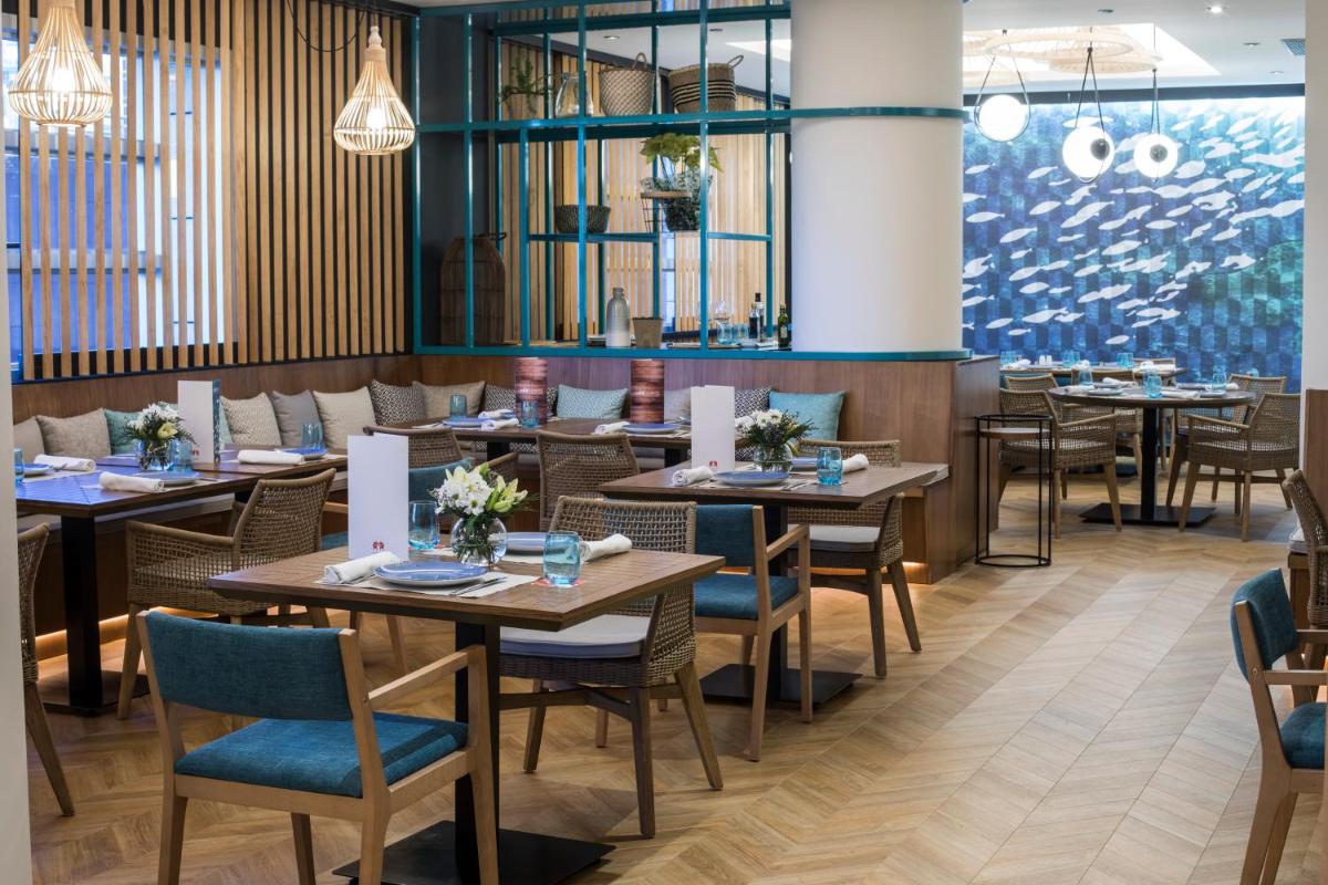 Un restaurante o sitio para comer en Barceló Granada Congress