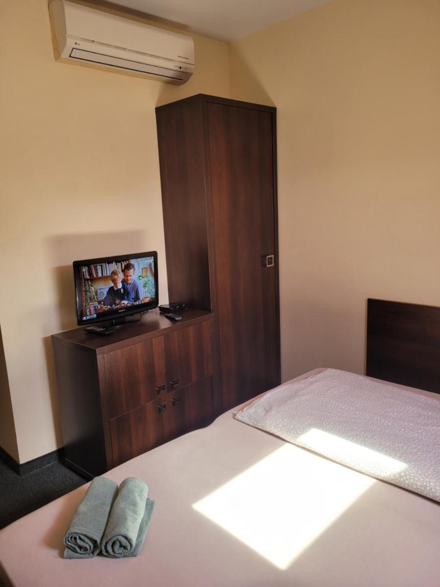 Gangnam Hotel - Housity