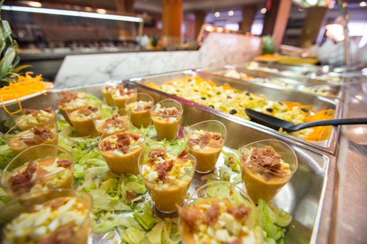 Comida en o cerca de este hotel